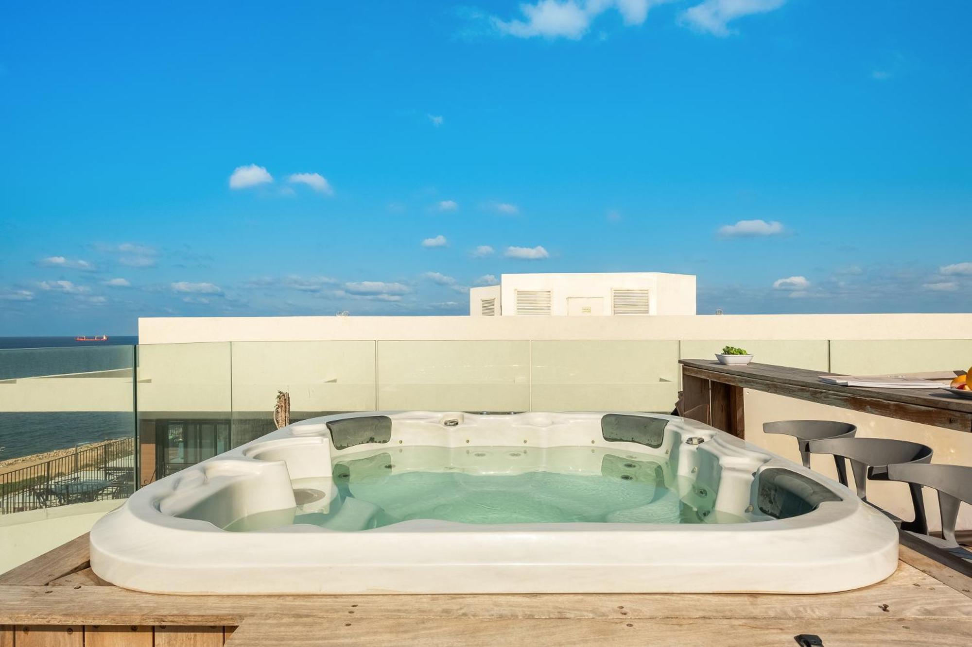 Penthouse 3Br + Roof Top + Parking - On The Beach Χάιφα Εξωτερικό φωτογραφία